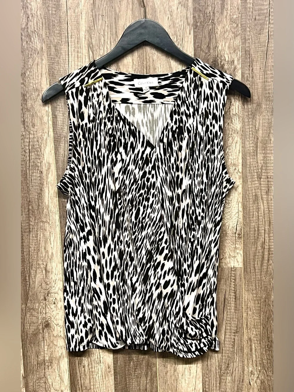 Calvin Klein sleeveless top v neck animal print size L